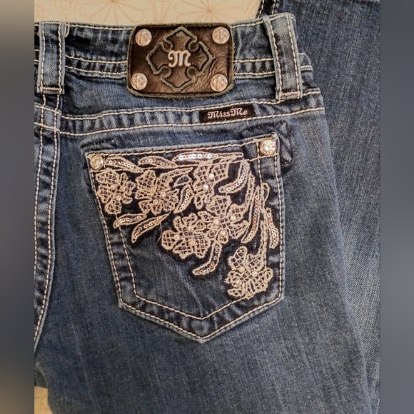 Miss Me cuffed capris size 28 - Picture 2 of 5